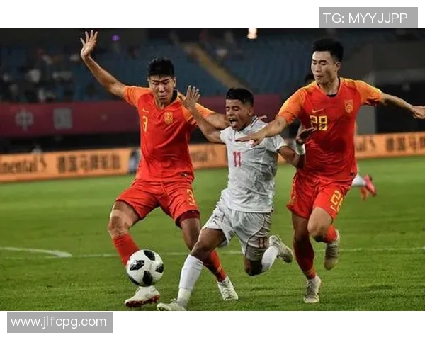 中国与伊朗足球对决直播精彩呈现共同见证激情时刻 中国与伊朗足球对决直播精彩呈现共同见证激情时刻