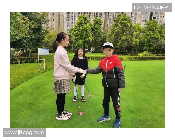 掌握高尔夫推杆技巧提升你的短杆游戏水平与比赛表现 掌握高尔夫推杆技巧提升你的短杆游戏水平与比赛表现