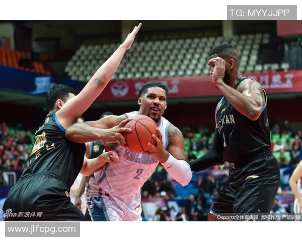 CBA精彩对决广州队与新疆队比赛视频回顾与精彩瞬间分析