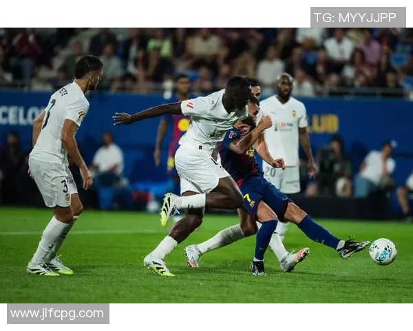 北京国安迎战巴塞罗那队展现中西足球文化的激情碰撞