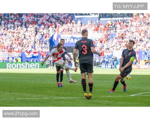 莫德里奇：从克罗地亚足球奇才到世界足坛传奇的辉煌历程