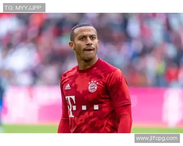 克罗斯：从中场指挥官到世界足球巨星的辉煌之路与传奇故事