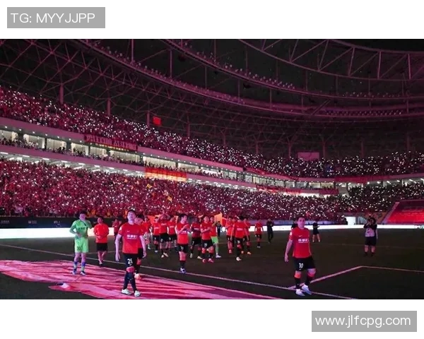 今天凤凰山体育馆激情四溢的足球比赛直播盛况回顾与精彩瞬间分享