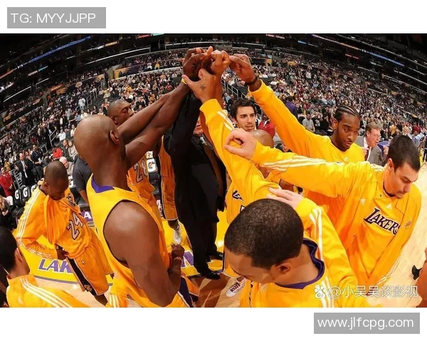 湖人队与太阳队2020季前赛精彩回顾与赛场亮点分析
